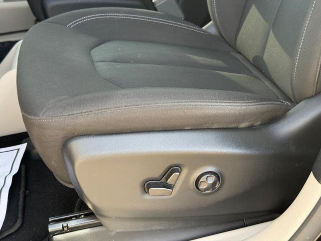 Used 2023 Chrysler Voyager LX FWD image 24