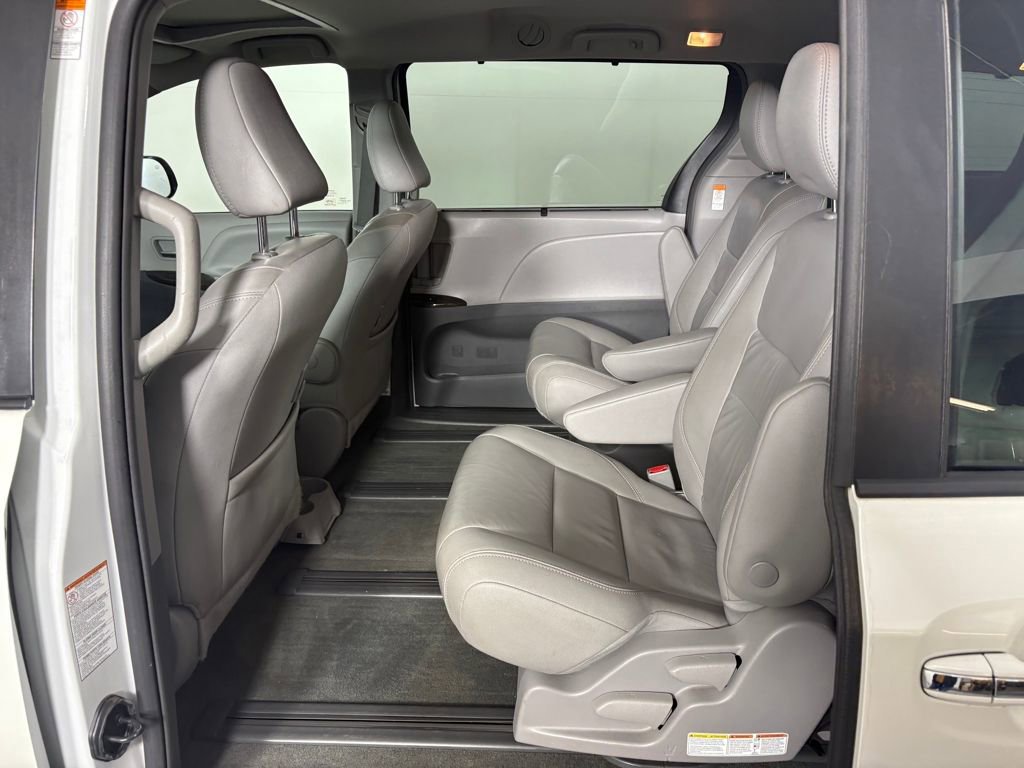Used 2018 Toyota Sienna XLE w/ XLE Navigation Package image 29
