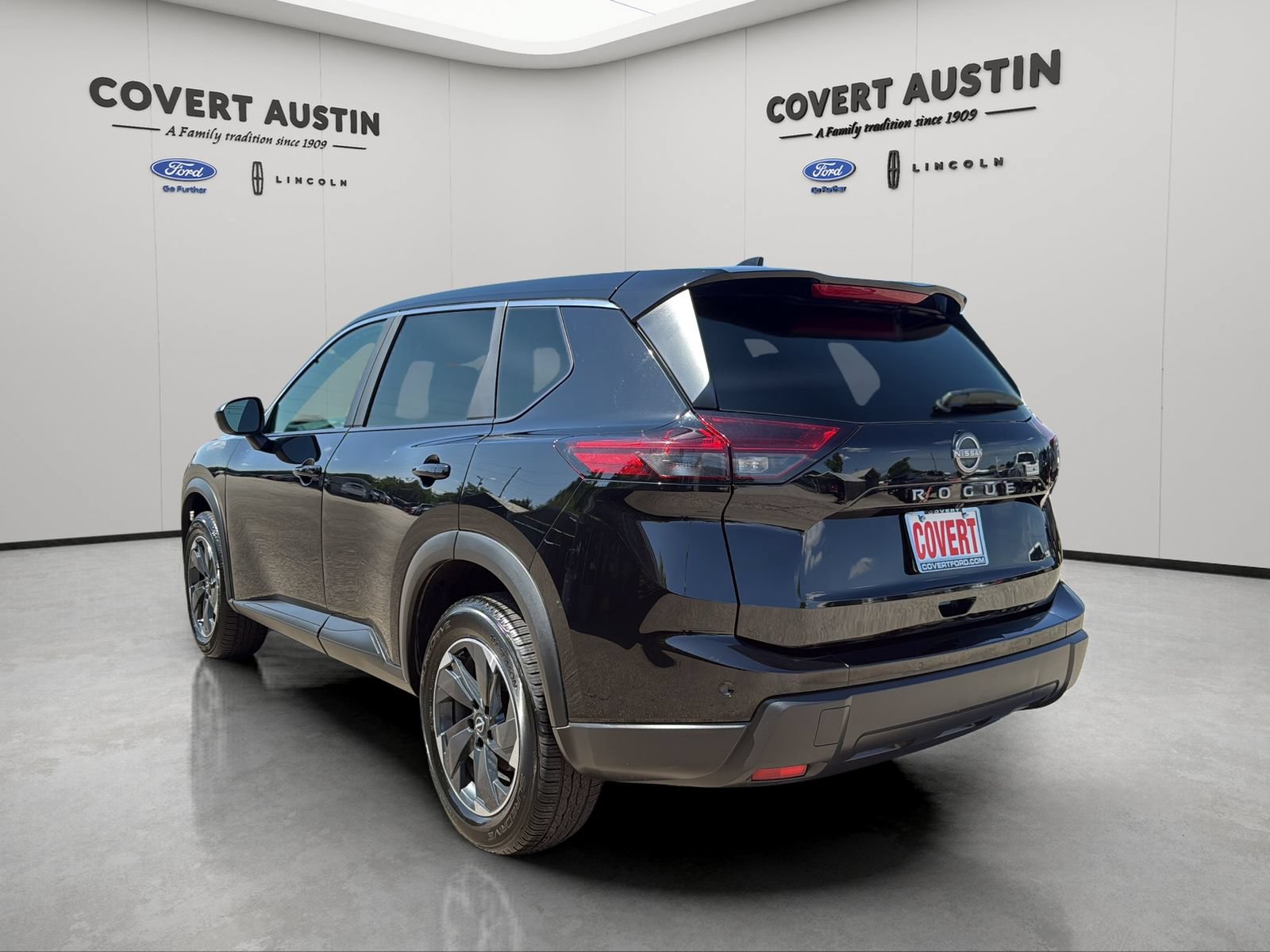 Used 2025 Nissan Rogue SV FWD image 3