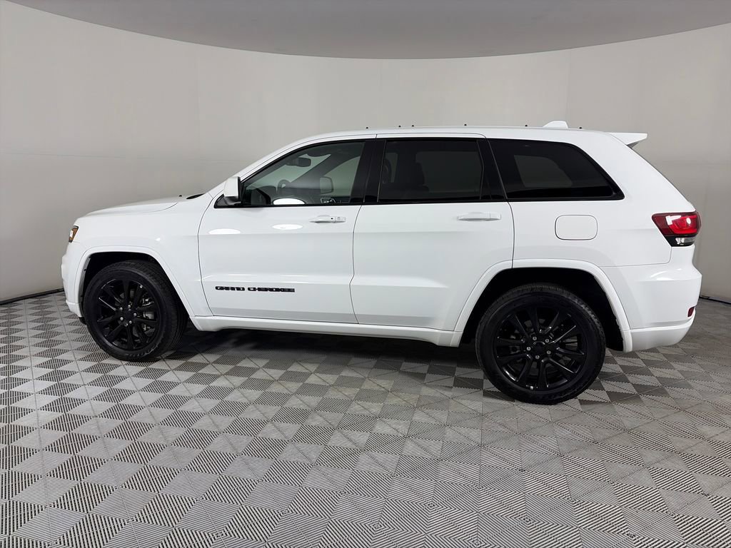Used 2019 Jeep Grand Cherokee Altitude image 2