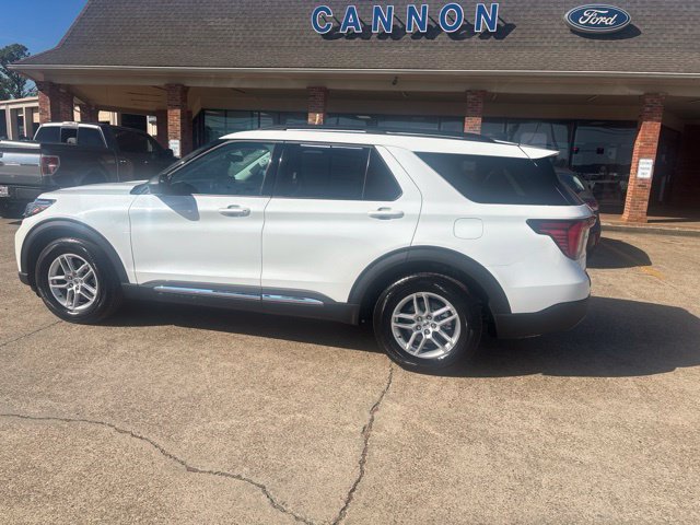 Certified 2025 Ford Explorer Active w/ Active Comfort Package RWD image 3