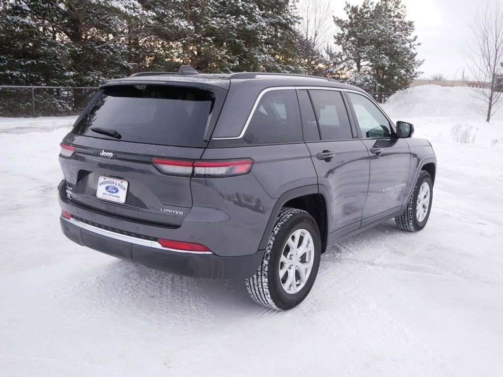 Used 2024 Jeep Grand Cherokee Limited w/ Luxury Tech Group II image 5