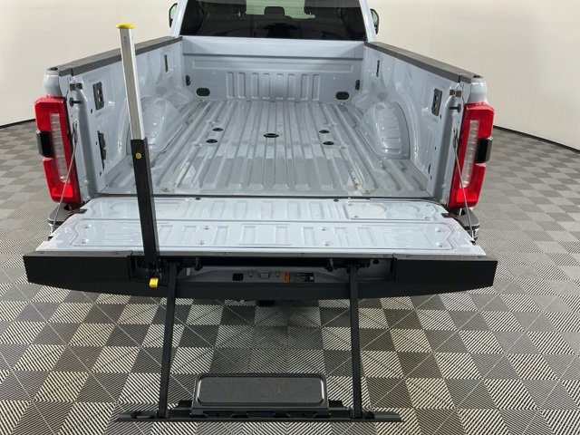 Certified 2025 Ford F450 Lariat w/ FX4 Off-Road Package image 8