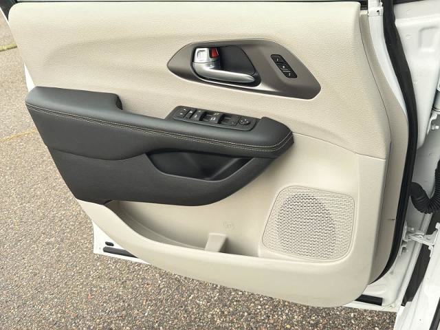 Used 2024 Chrysler Pacifica Touring-L FWD image 29