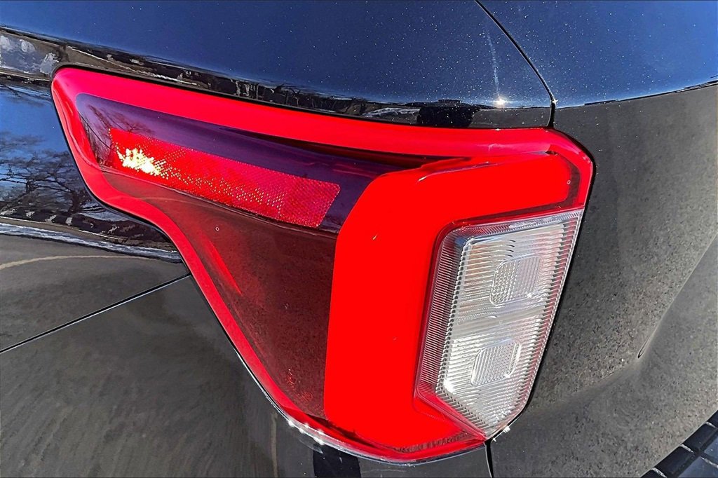 Certified 2020 Ford Explorer ST w/ Premium Technology Package image 30