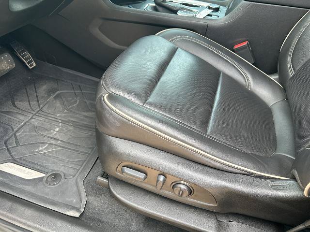 Used 2023 Chevrolet Traverse Premier w/ Redline Edition AWD/4WD image 9