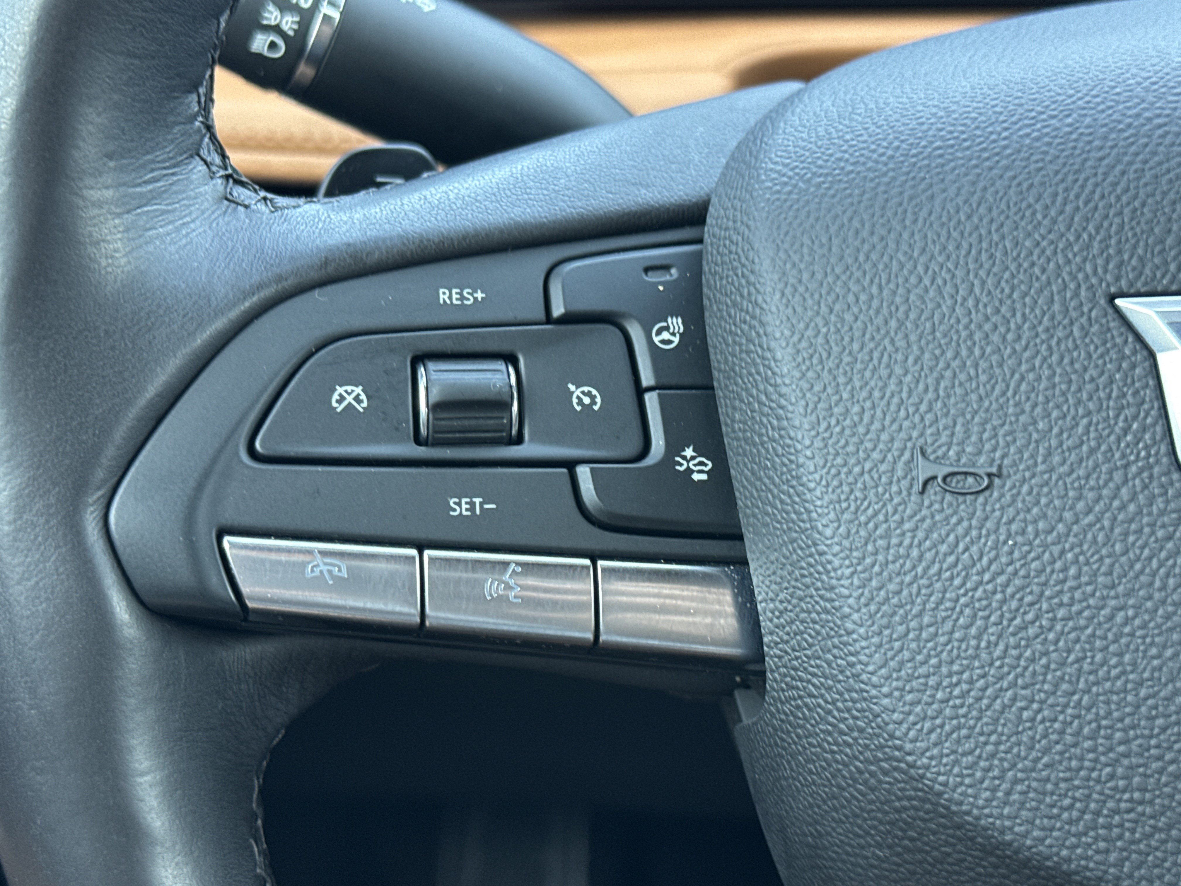 Used 2024 Cadillac XT4 Premium Luxury image 16