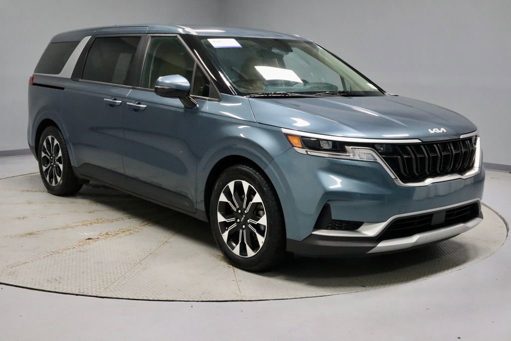 Used 2023 Kia Carnival EX FWD image 1