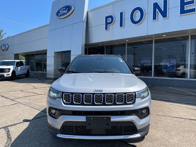 Used 2025 Jeep Compass Limited AWD/4WD image 2