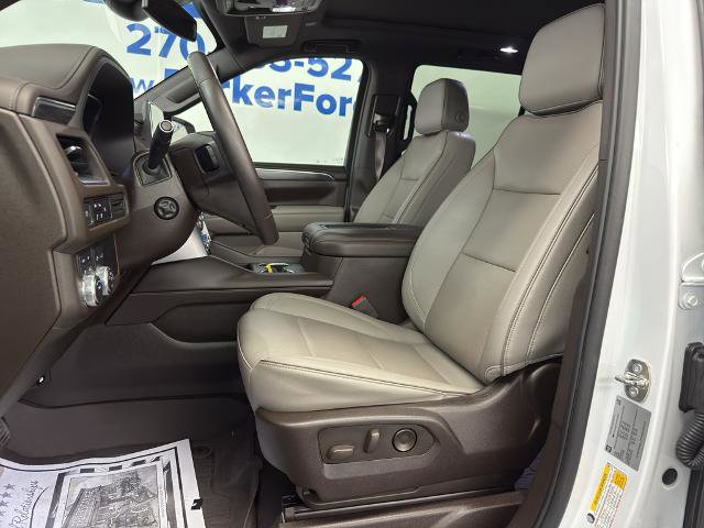 Used 2023 GMC Yukon SLT w/ SLT Luxury Package AWD/4WD image 7