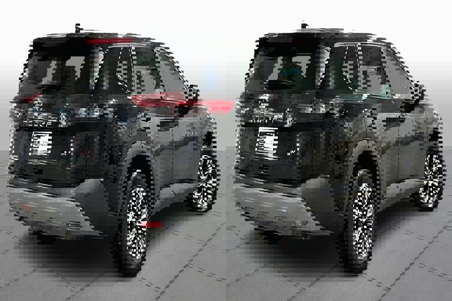 Used 2023 Nissan Rogue SV image 4