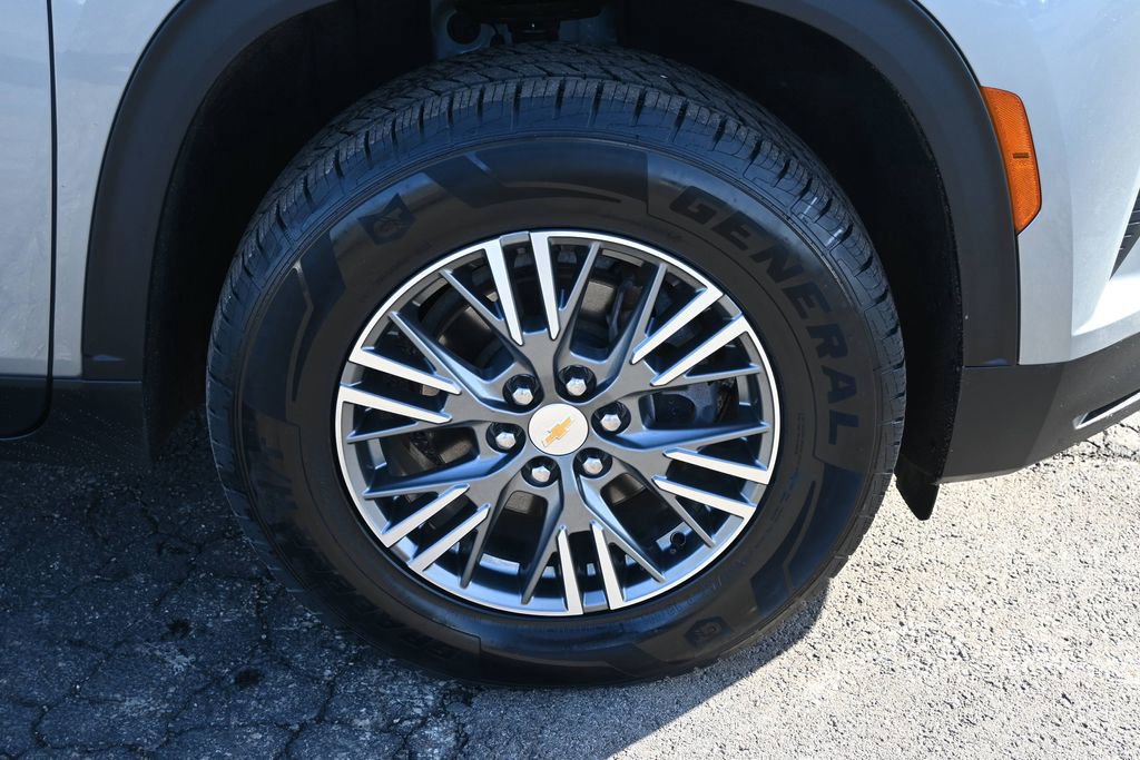 Used 2024 Chevrolet Traverse LS image 18