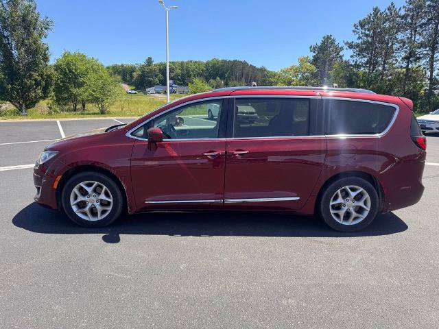 Used 2018 Chrysler Pacifica Touring-L w/ Tire & Wheel Group FWD image 4