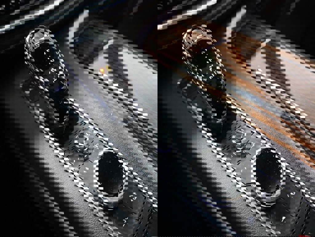 Used 2023 Cadillac Escalade Premium Luxury image 32