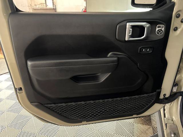 Used 2022 Jeep Gladiator Sport AWD/4WD image 9