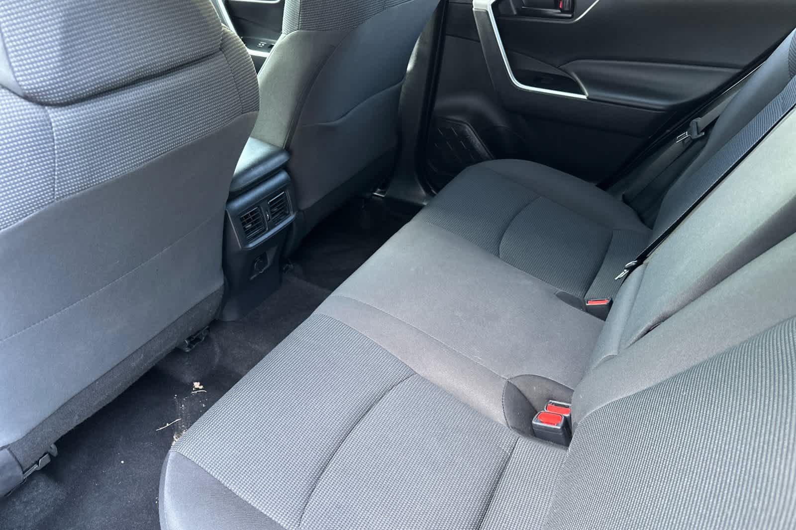 Used 2025 Toyota RAV4 LE AWD/4WD image 4