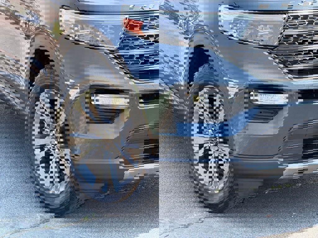 Certified 2023 Ford Explorer XLT w/ Equipment Group 202A image 9