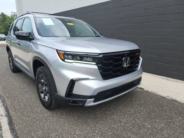 Used 2023 Honda Pilot TrailSport image 8