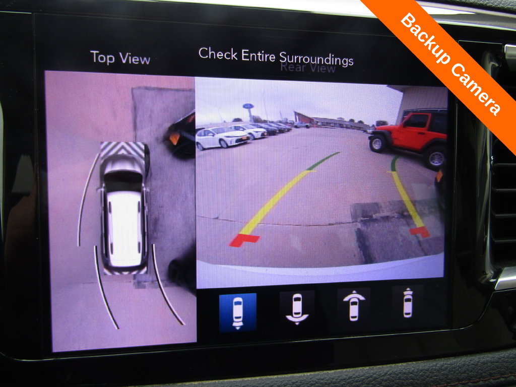 Used 2019 Chrysler Pacifica Limited w/ Tire & Wheel Group FWD image 17