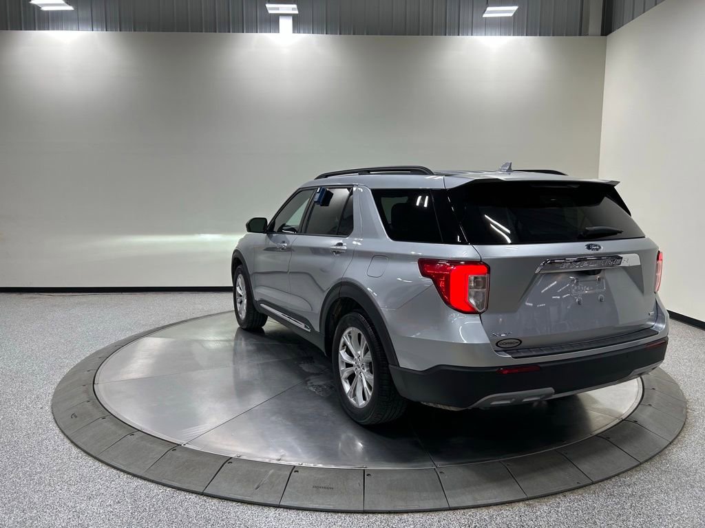Certified 2020 Ford Explorer XLT w/ Equipment Group 202A AWD/4WD image 8