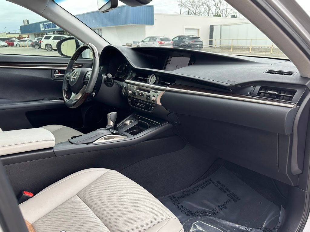 Used 2018 Lexus ES 350 w/ Navigation System Package FWD image 22