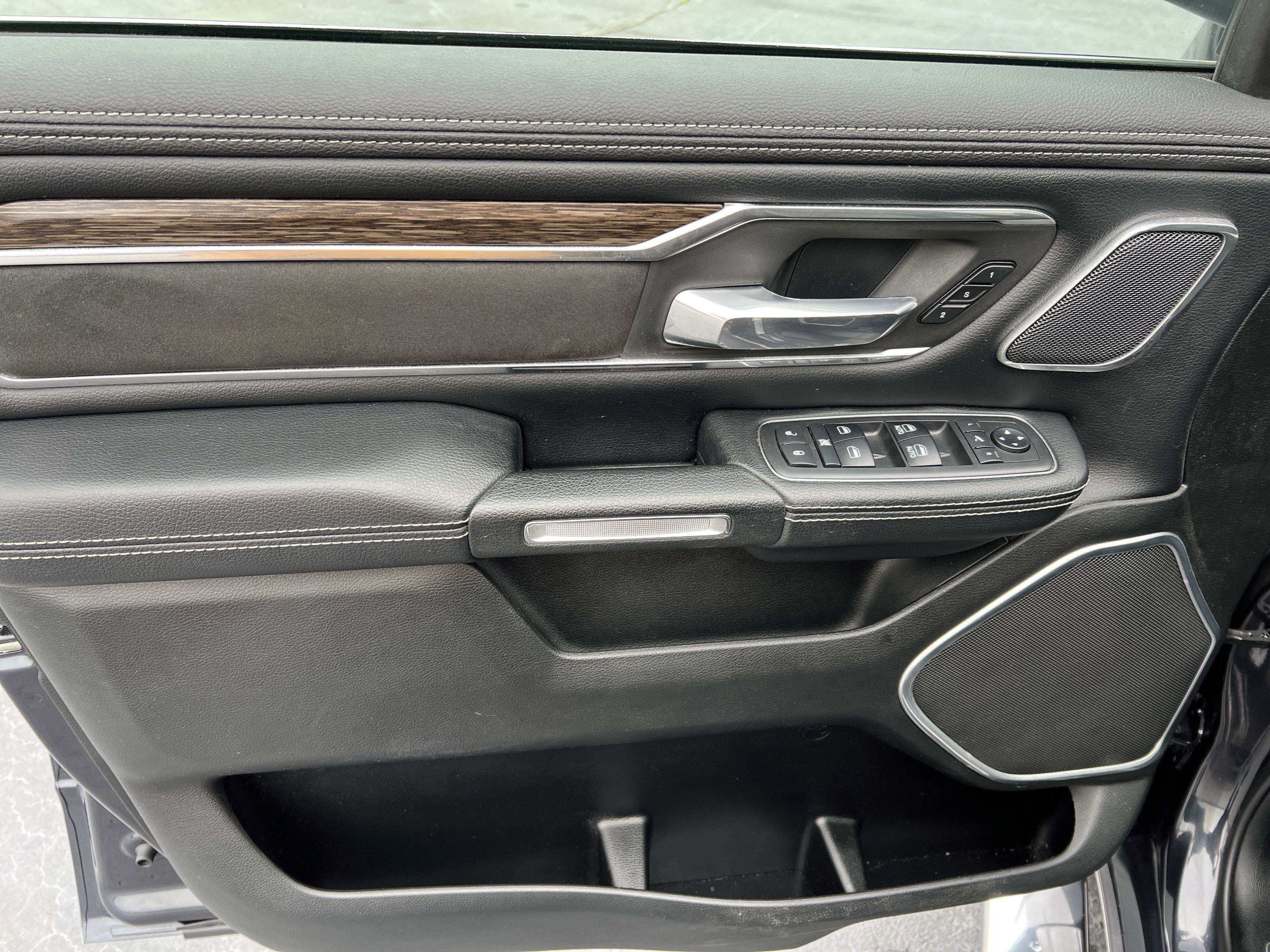 Used 2019 RAM 1500 Laramie image 11