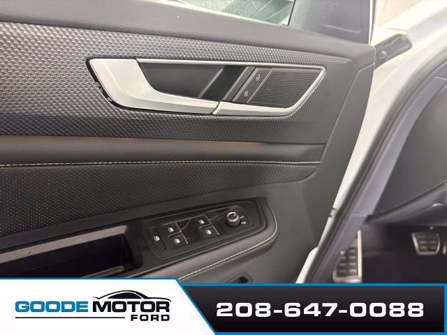 Used 2024 Volkswagen Atlas Cross Sport SEL R-Line AWD/4WD image 9