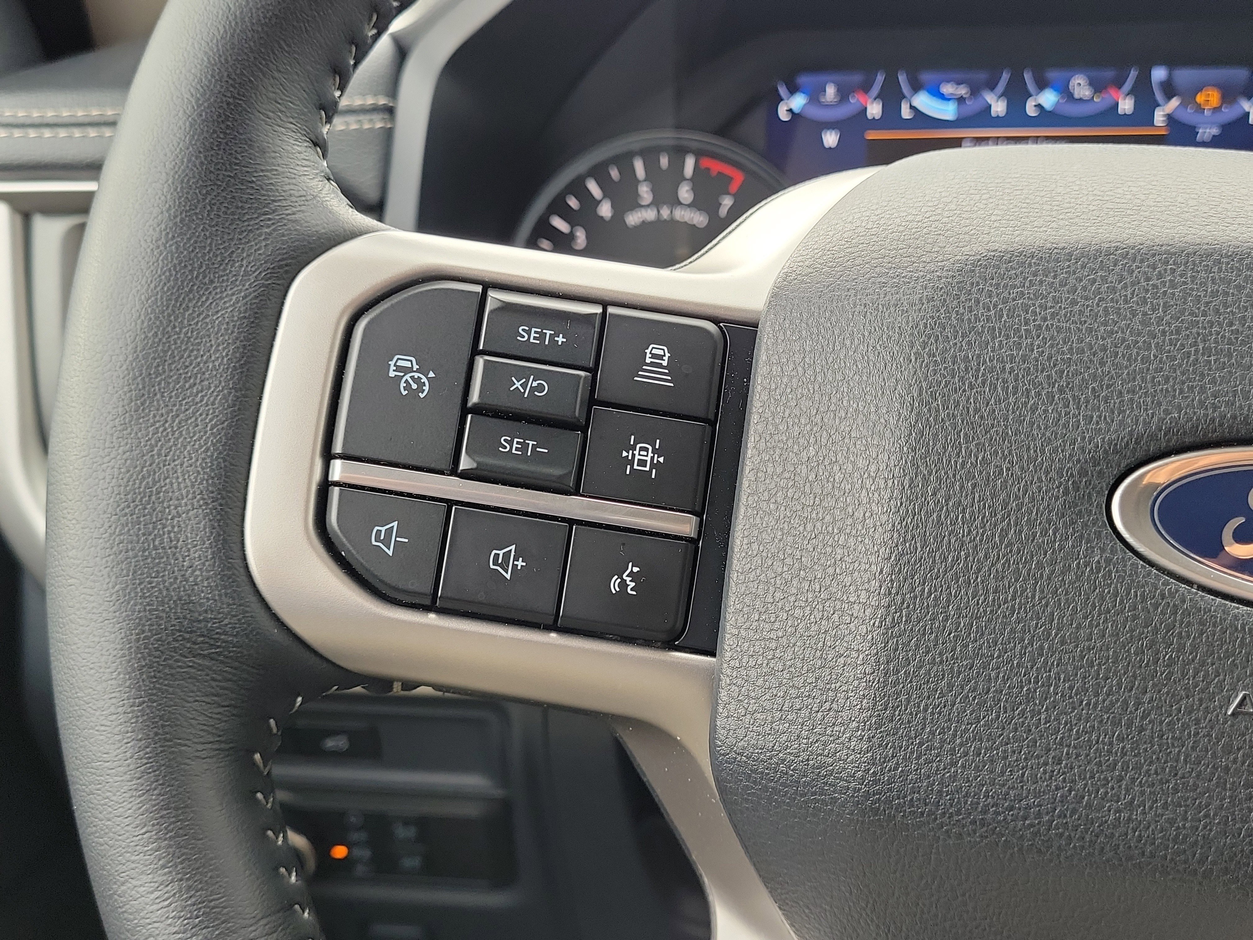 Certified 2024 Ford Expedition XLT image 18