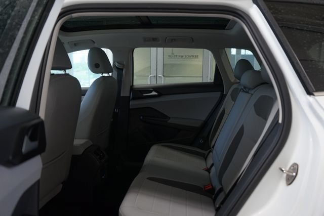 Used 2022 Volkswagen Taos SE w/ Panoramic Sunroof Package AWD/4WD image 29