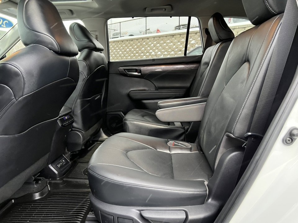 Used 2023 Toyota Highlander Limited image 5