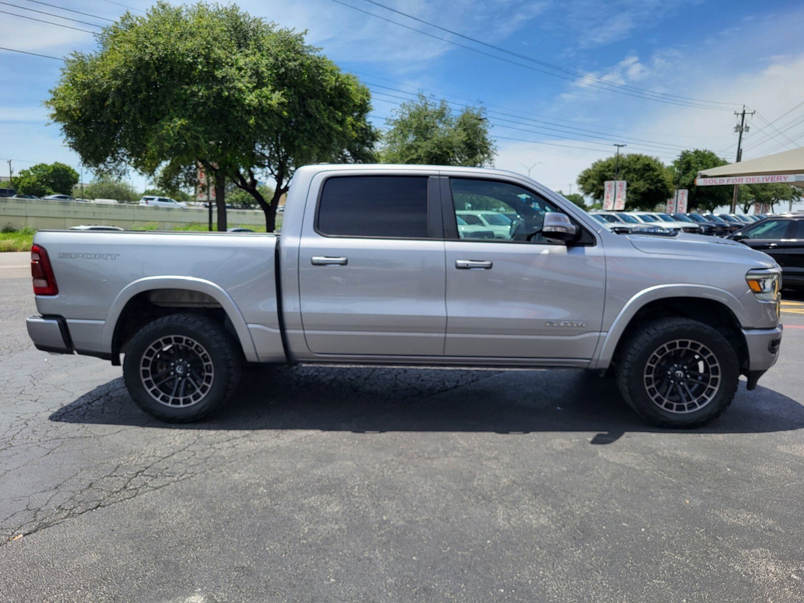 Used 2021 RAM 1500 Laramie AWD/4WD image 2