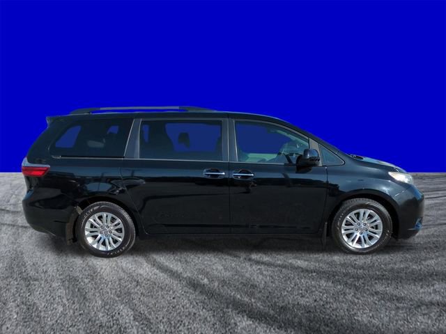Used 2017 Toyota Sienna XLE FWD image 3