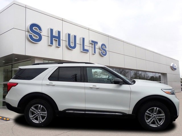 Certified 2022 Ford Explorer XLT w/ Equipment Group 202A image 2