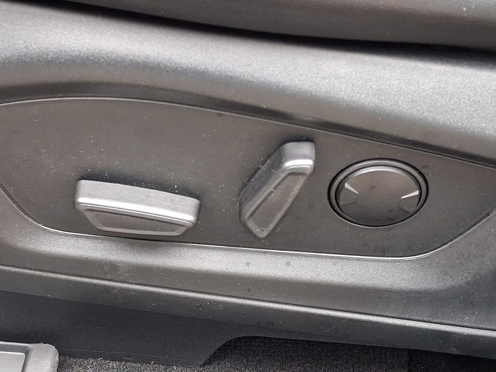 Certified 2023 Ford Explorer XLT w/ Equipment Group 202A image 18