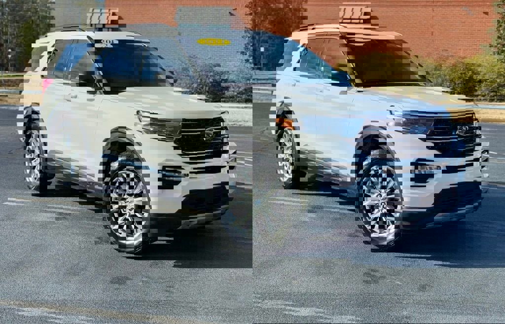 Certified 2024 Ford Explorer XLT w/ Equipment Group 202A image 2