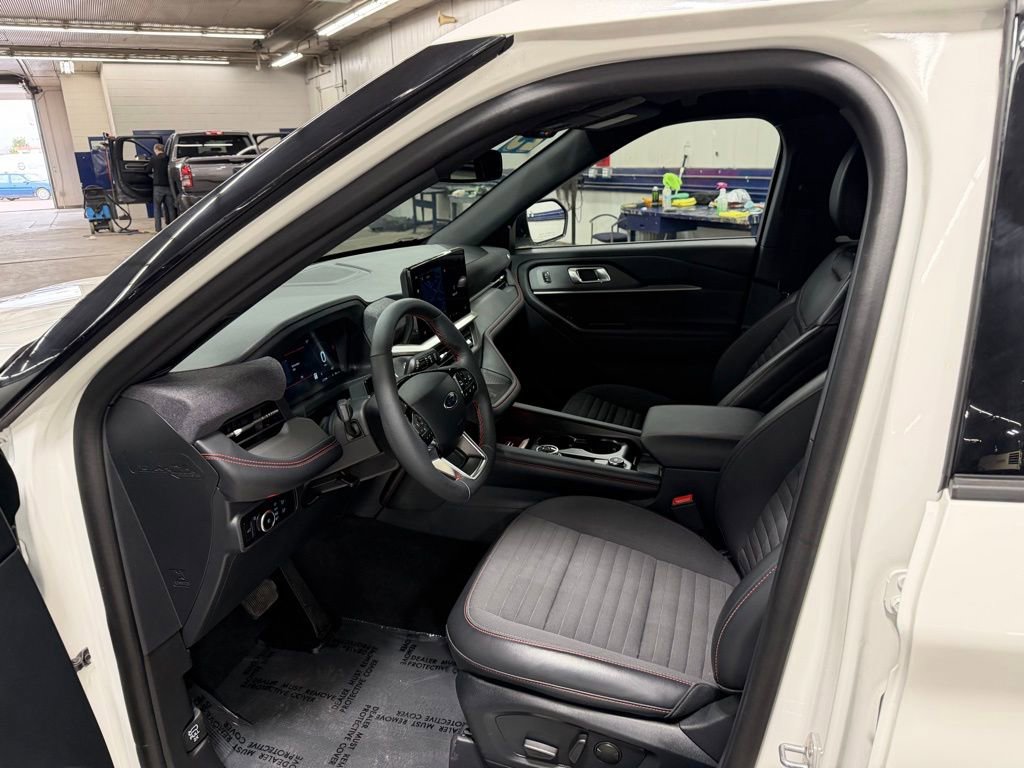 Certified 2025 Ford Explorer ST-Line w/ ST-Line Street Pack image 20