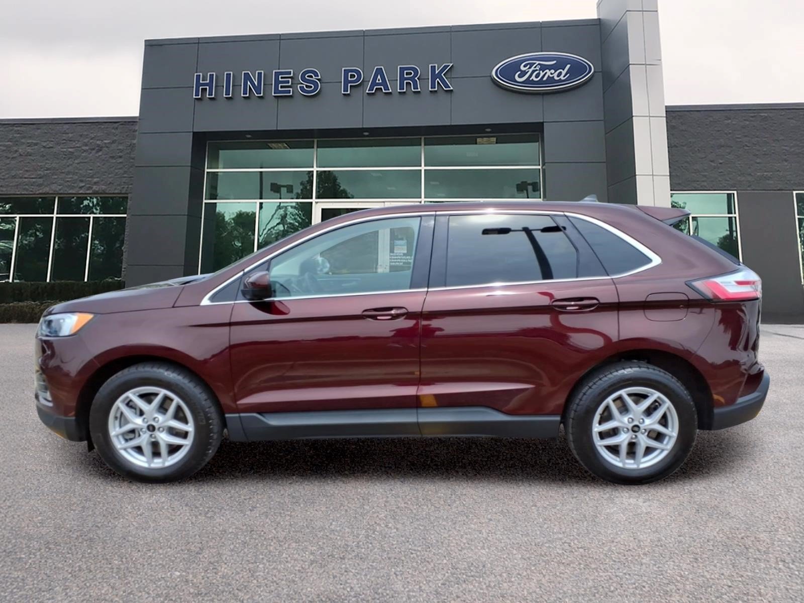 Certified 2024 Ford Edge SEL w/ Convenience Package AWD/4WD image 4