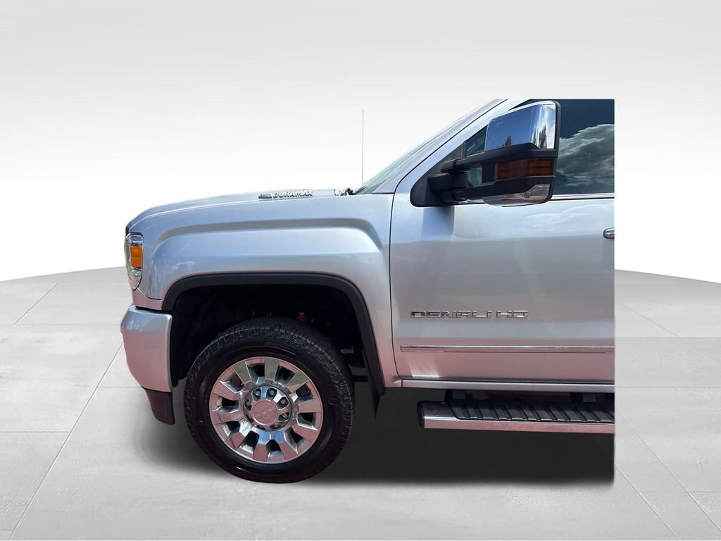 Used 2019 GMC Sierra 2500 Denali w/ Duramax Plus Package AWD/4WD image 32