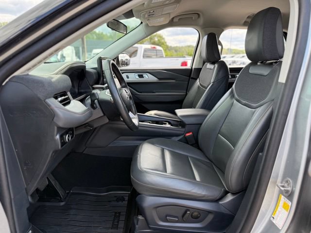 Certified 2025 Ford Explorer Active w/ Active Comfort Package AWD/4WD image 13
