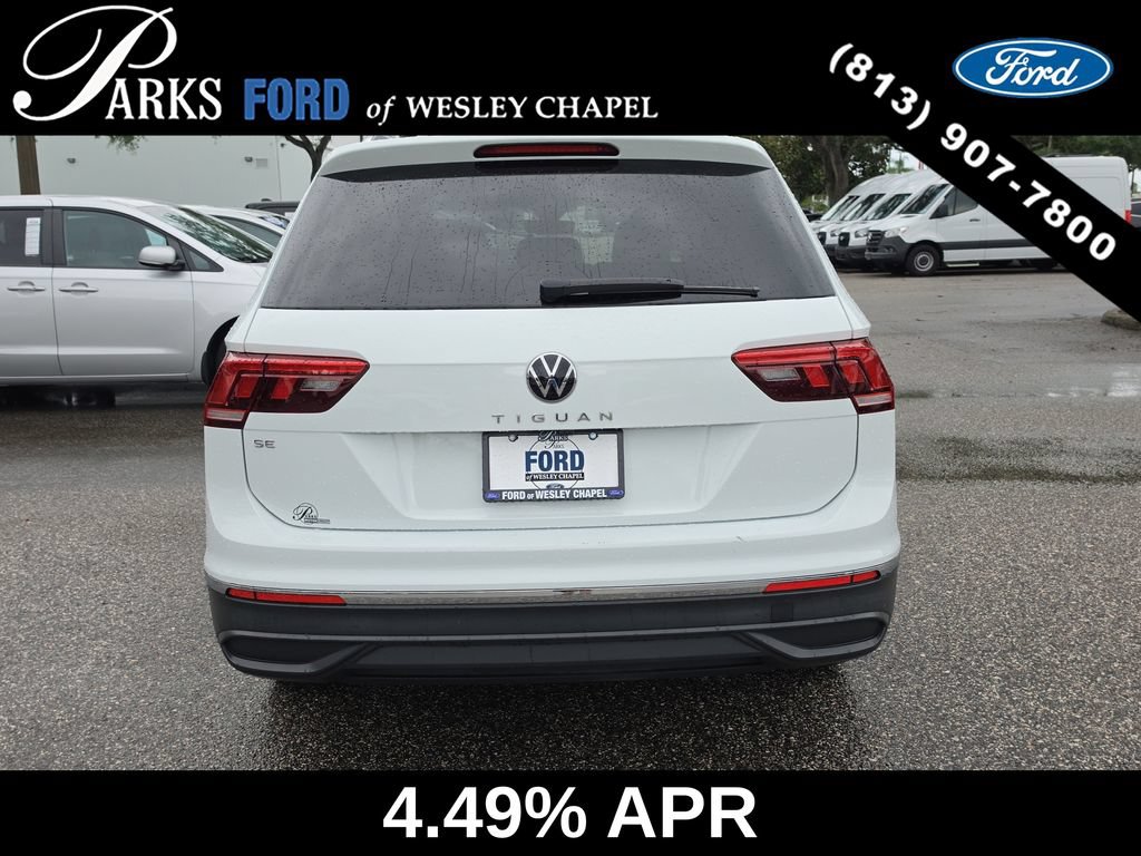 Used 2024 Volkswagen Tiguan SE w/ Panoramic Sunroof Package FWD image 6