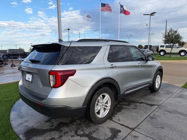 Certified 2023 Ford Explorer XLT image 3