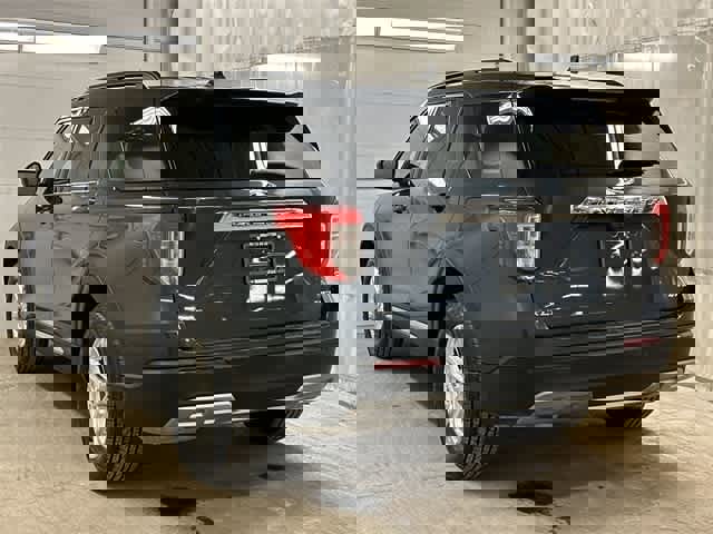 Certified 2022 Ford Explorer XLT w/ Equipment Group 202A image 3