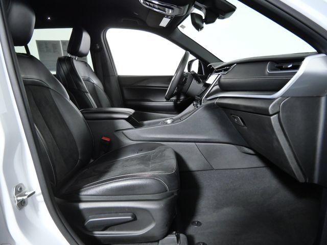Used 2024 Jeep Grand Cherokee Altitude AWD/4WD image 10