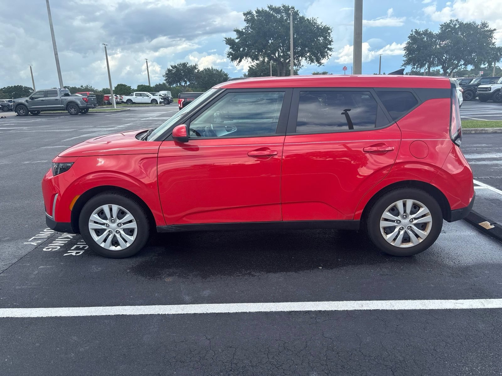 Used 2025 Kia Soul LX FWD image 5