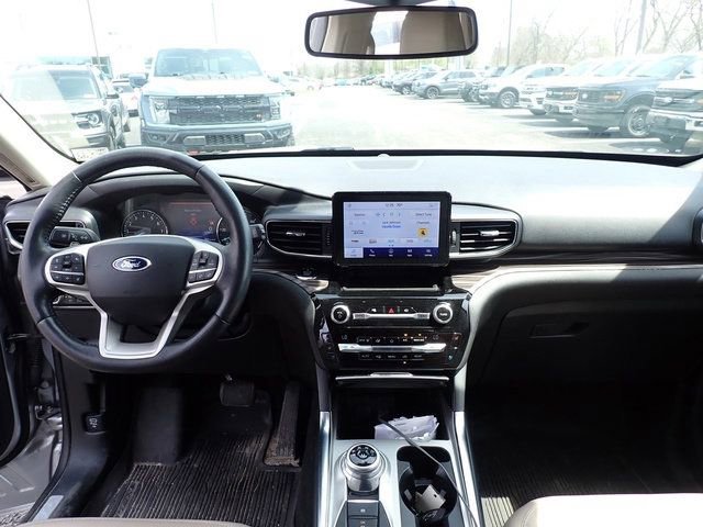 Certified 2021 Ford Explorer Limited w/ Hybrid Equipment Group 310A AWD/4WD image 13