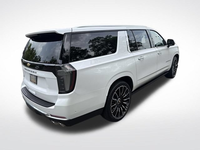 Used 2025 Chevrolet Suburban High Country AWD/4WD image 9