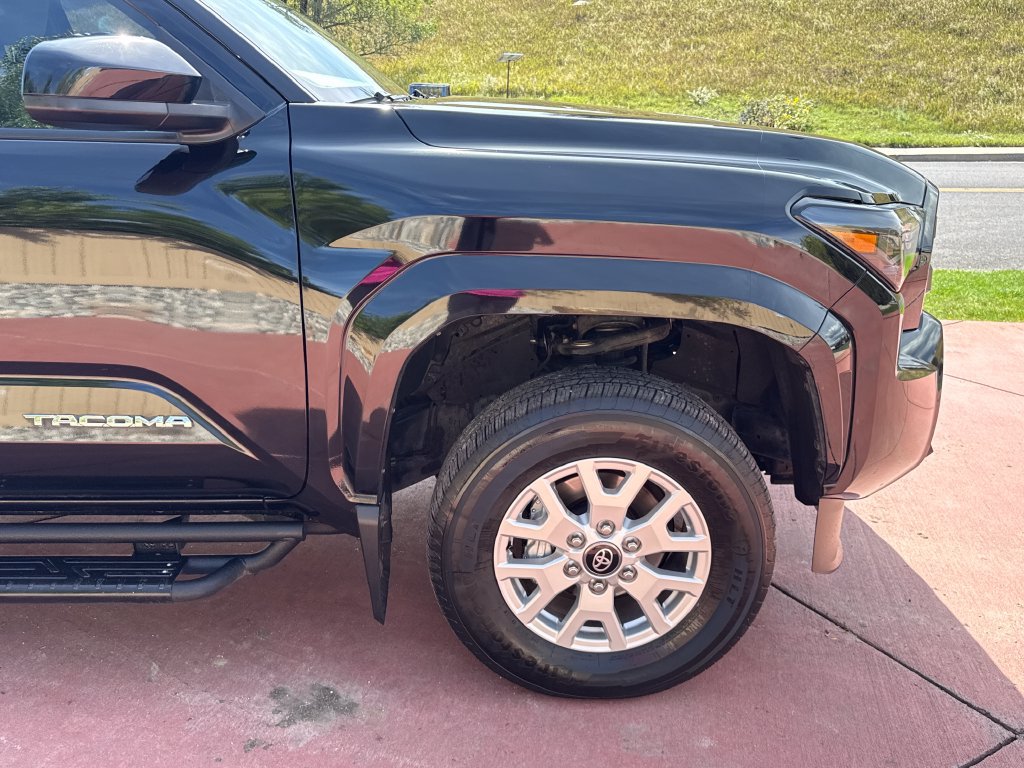 Used 2026 Toyota Tacoma SR5 AWD/4WD image 33