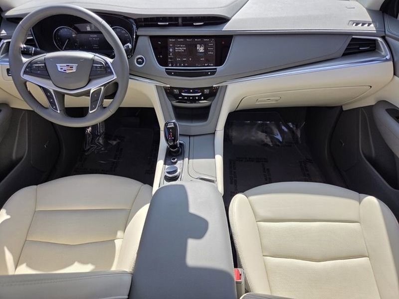 Used 2025 Cadillac XT5 Premium Luxury FWD image 14