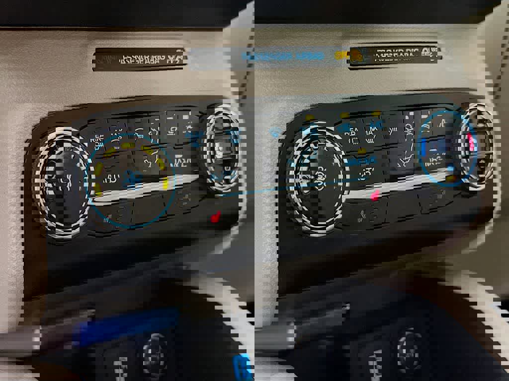 Certified 2020 Ford Escape SE image 17