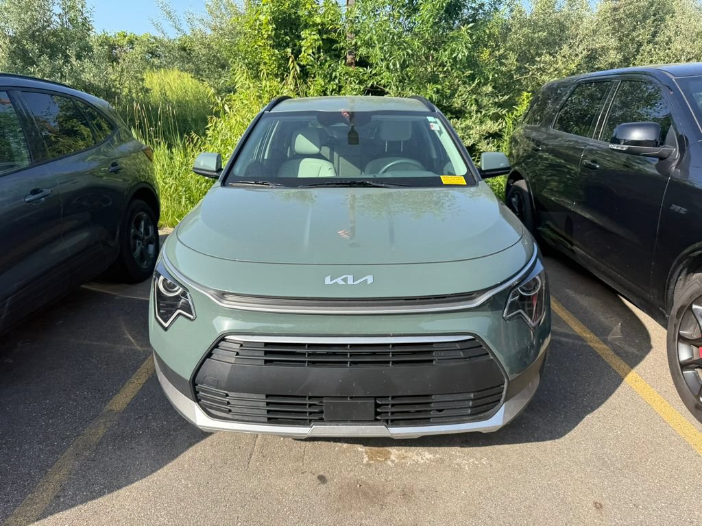 Used 2023 Kia Niro EX FWD image 2